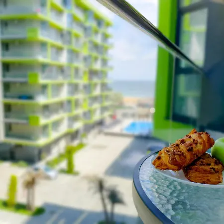 Flora Alezzi Beach Apartament