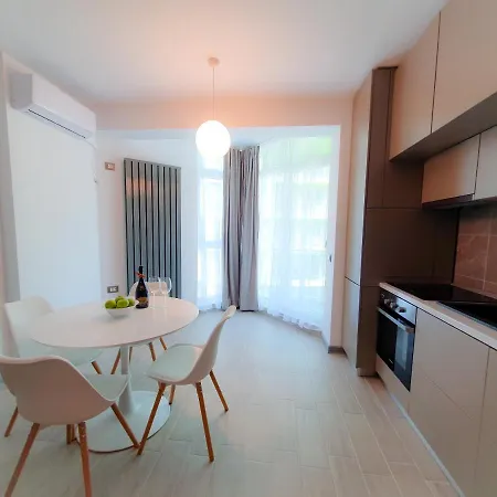 Apartament Flora Alezzi Beach Năvodari