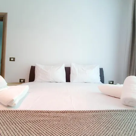 Flora Alezzi Beach Apartament