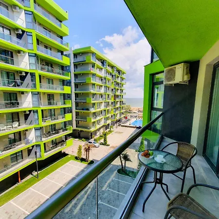 Flora Alezzi Beach Apartament *