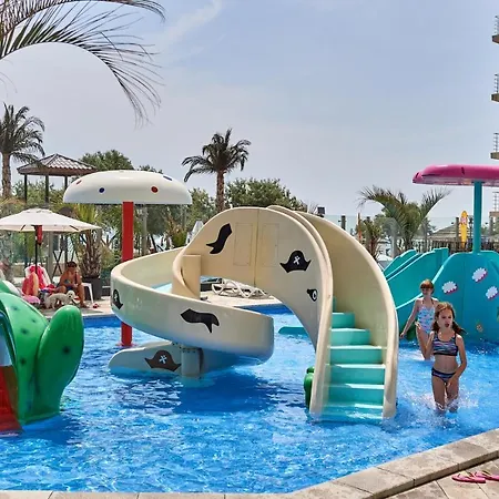 Flora Alezzi Beach Apartament