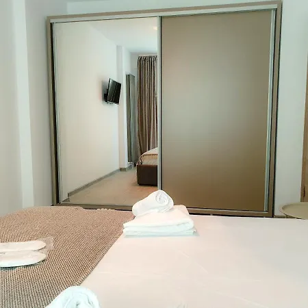 Apartment Flora Alezzi Beach *