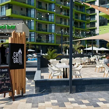 Flora Alezzi Beach