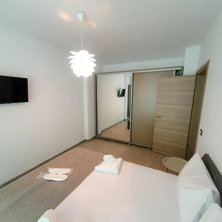 Flora Alezzi Beach Apartment Navodari